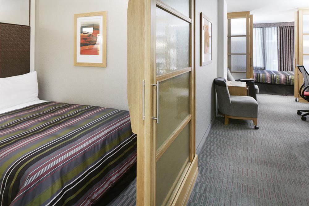 The Jewel Hotel, Hotel