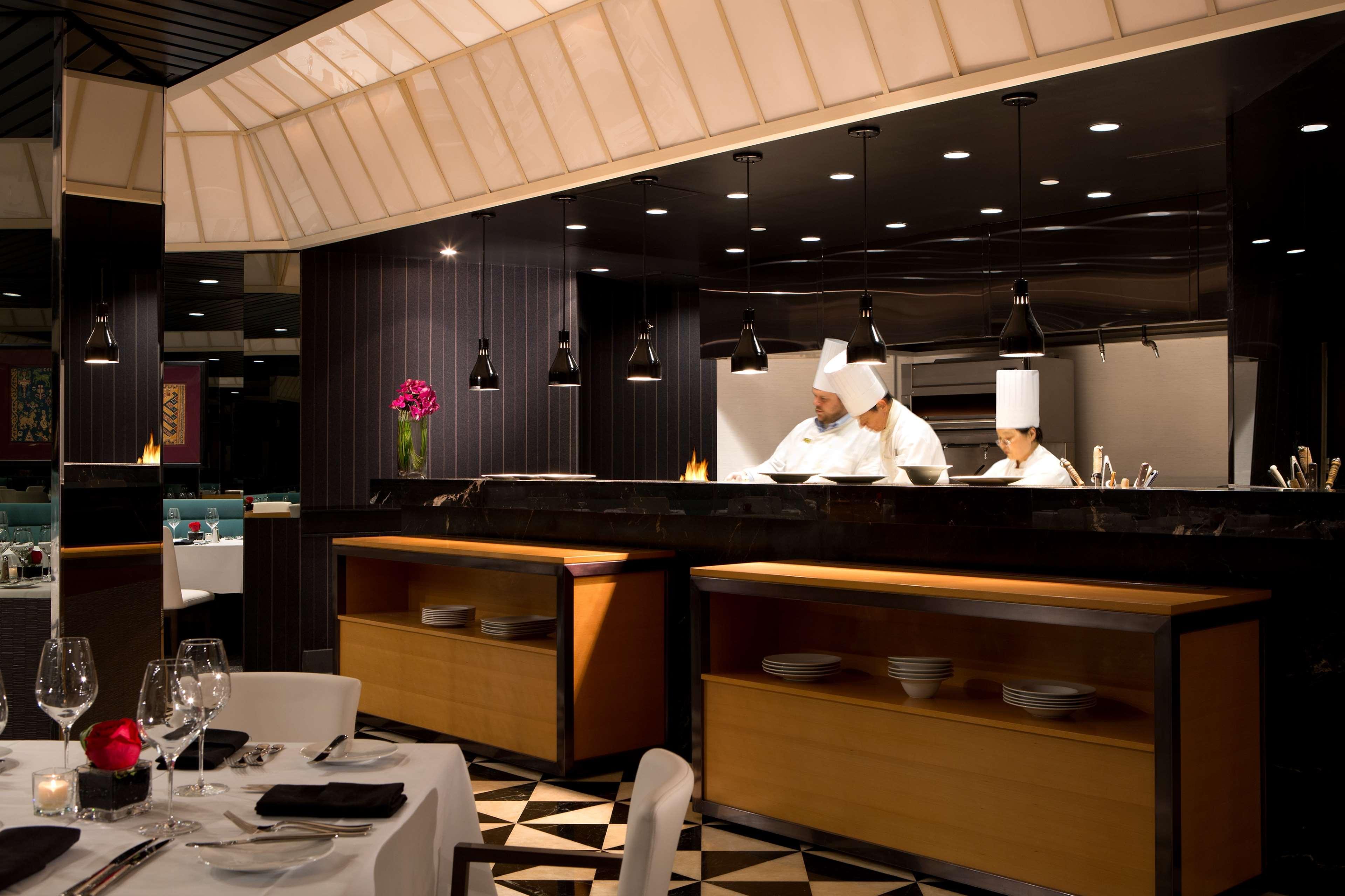 Millennium Hilton One Un Plaza Hotel 4*