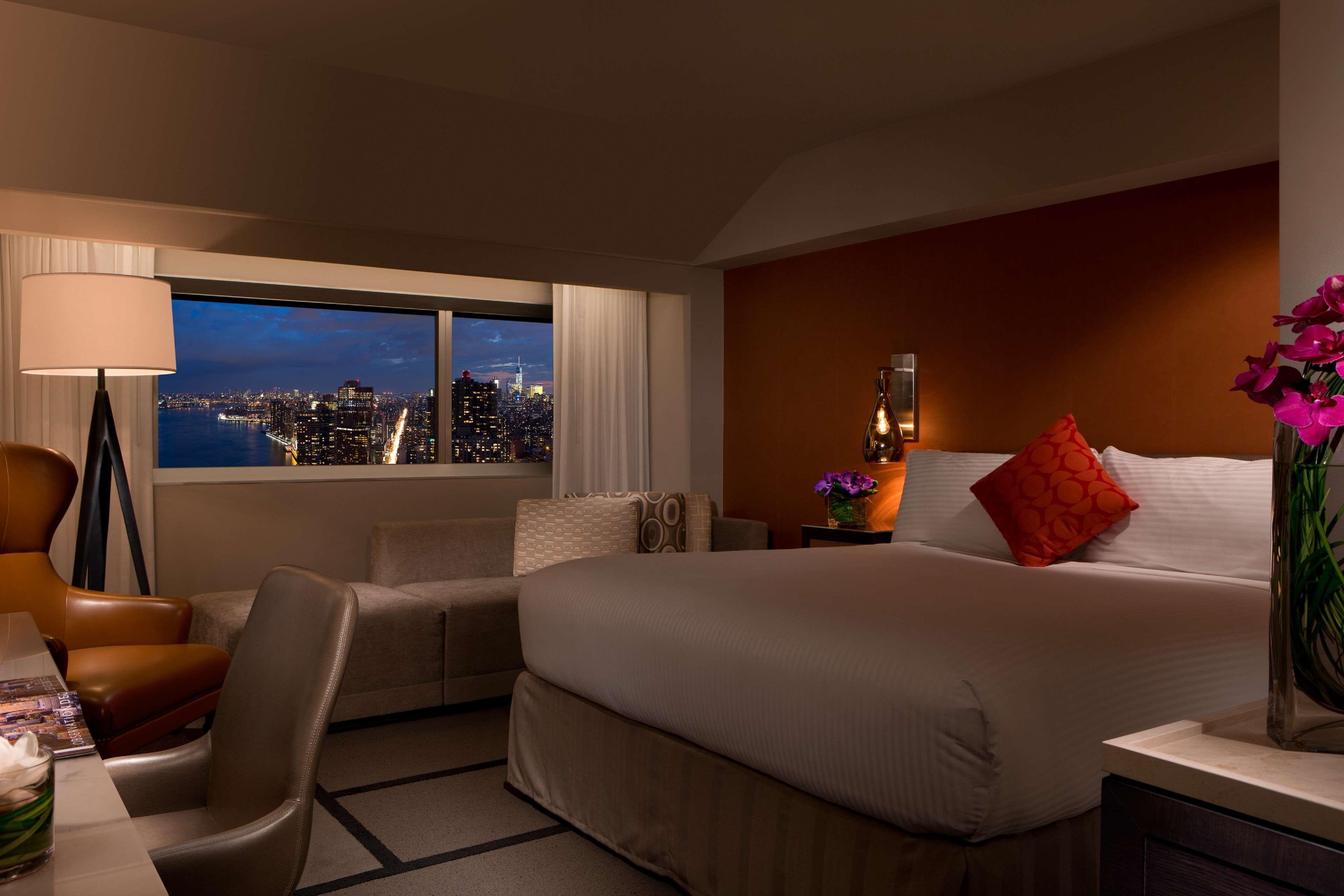 Hotel Millennium Hilton One Un Plaza 4*