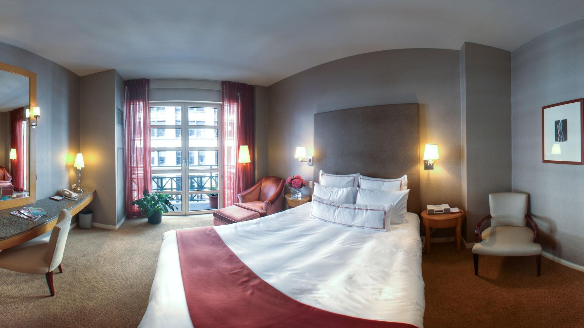 Hotel Giraffe By Library Collection New York