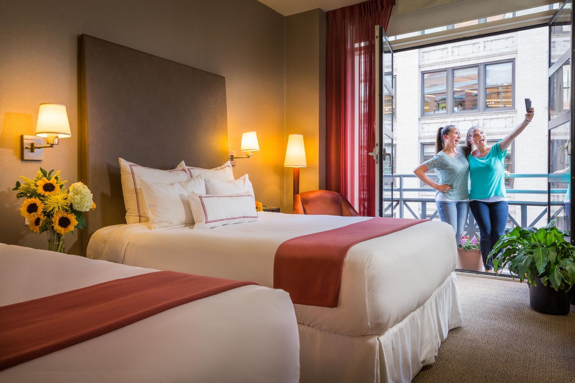 Giraffe By Library Collection Hotel
