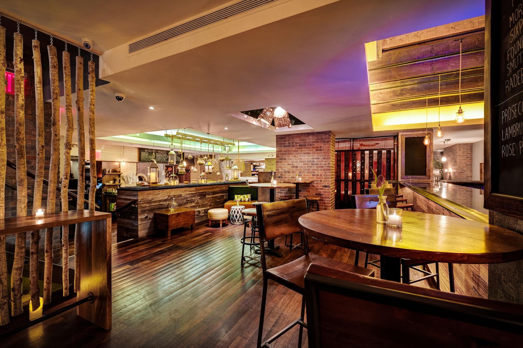 Hotel Giraffe By Library Collection New York