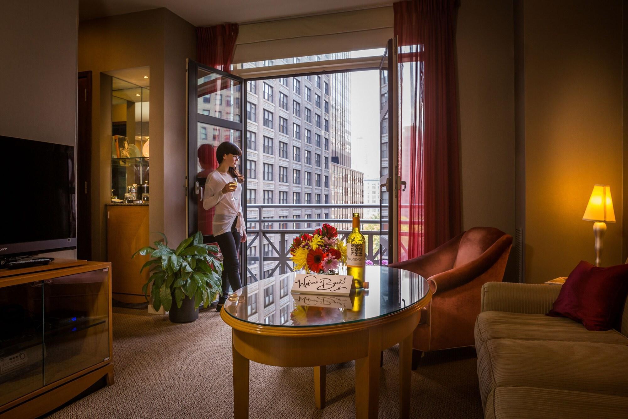 Hotel Giraffe By Library Collection