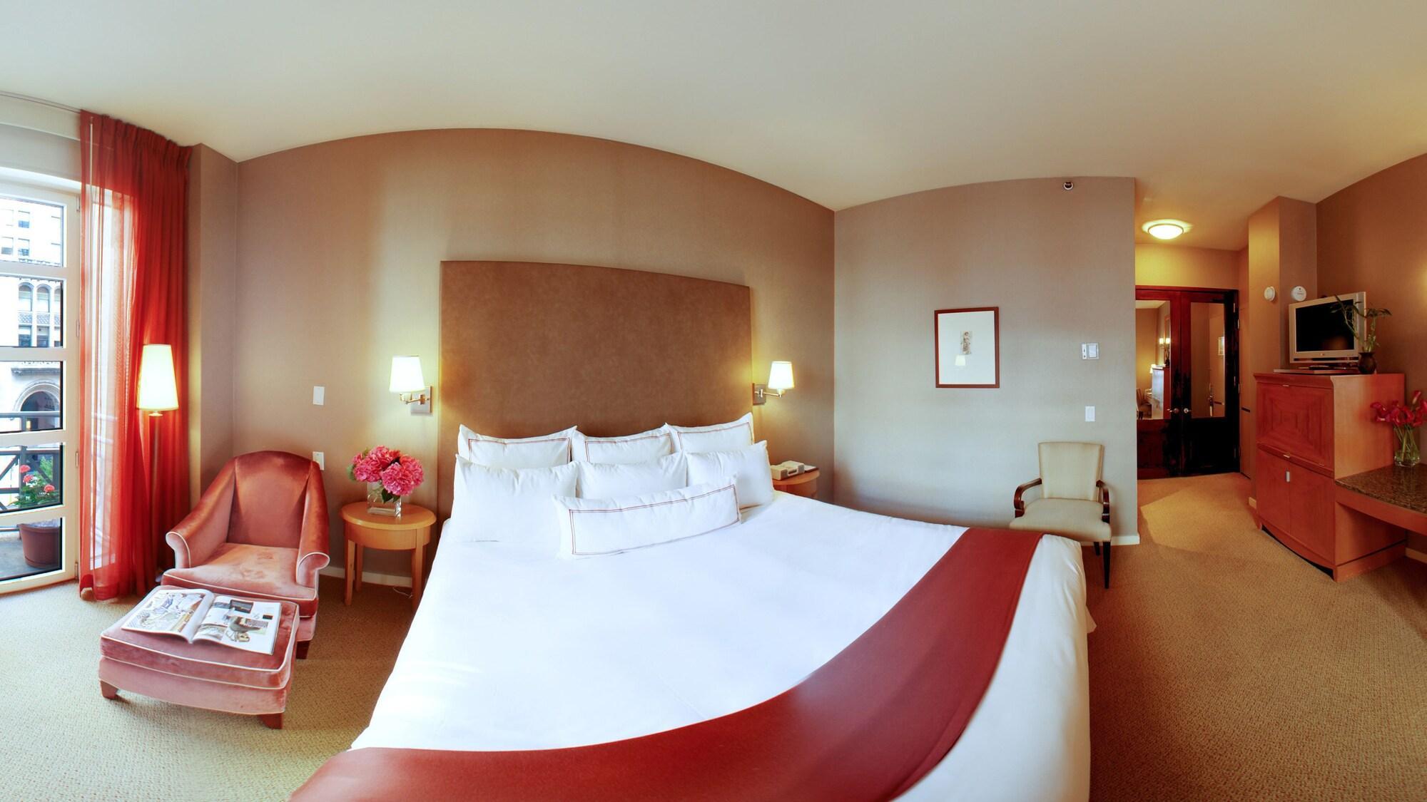Giraffe By Library Collection 4* New York