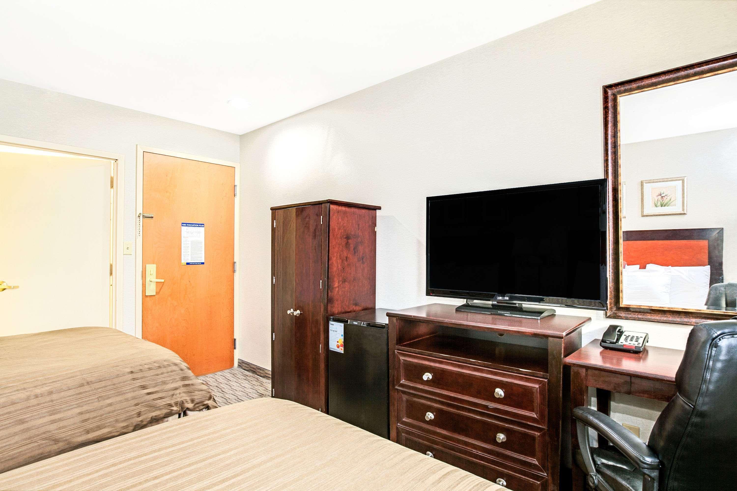 Hotel Days By Wyndham Long Island 3*