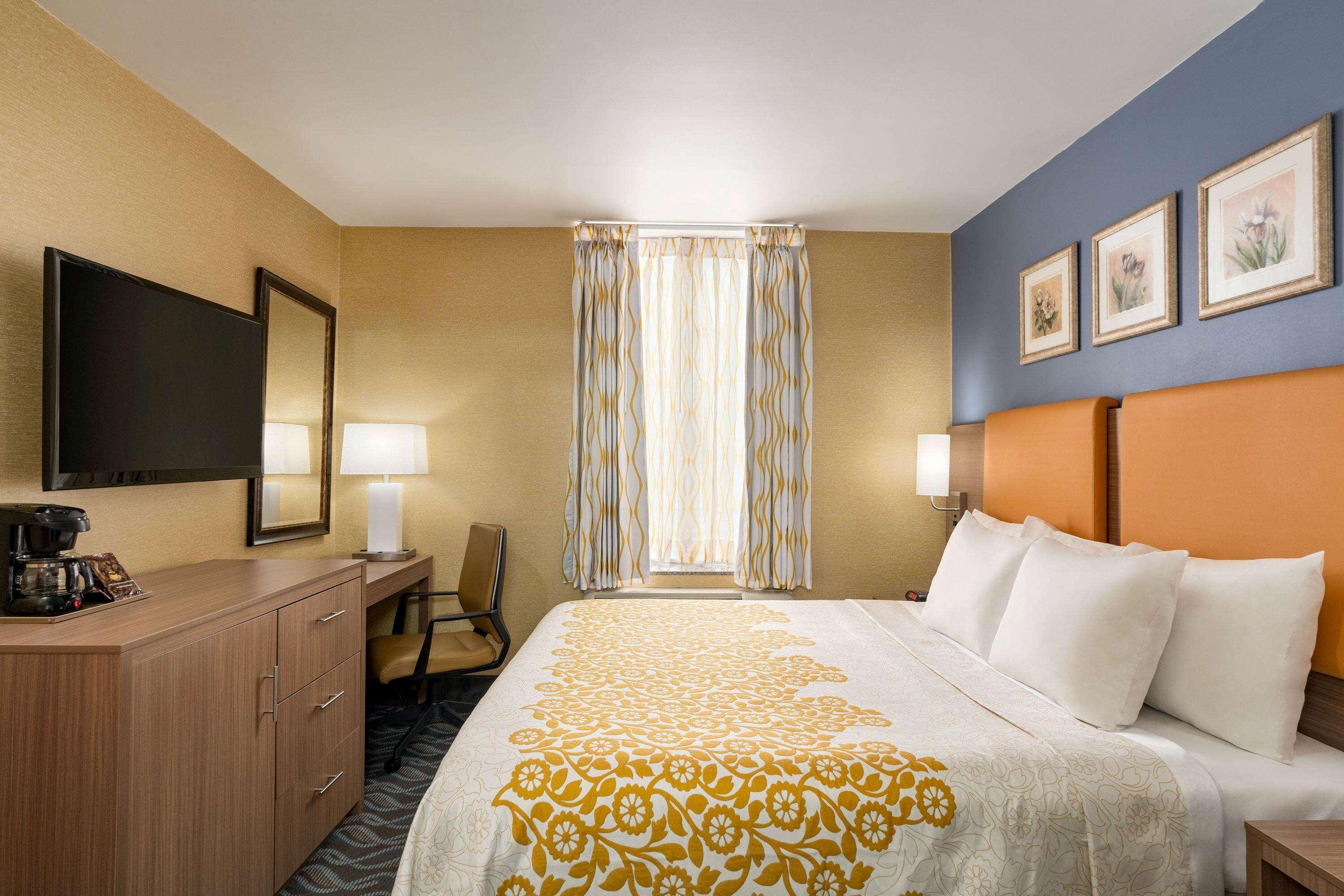 Hotel Days By Wyndham Long Island
