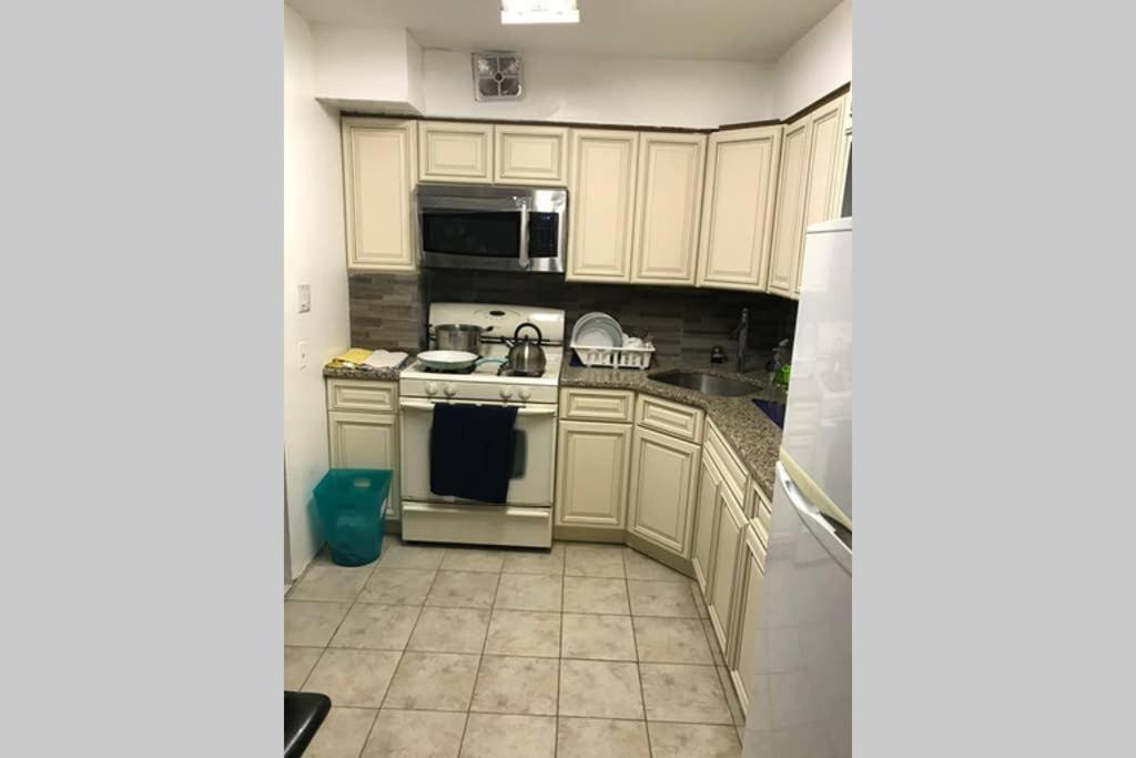 Apartment Montana 2beds 2baths 10 Mins To Jfk, 30 Mins To Manhattan New York