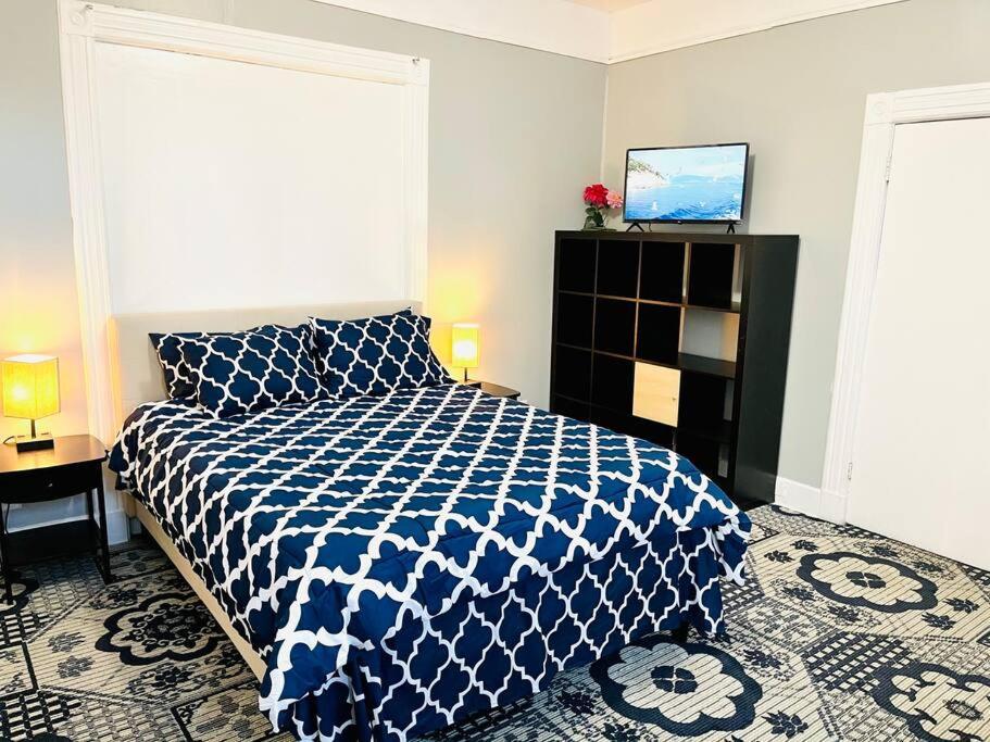 3 Bedrooms 2 Stops To Manhattan Apartment