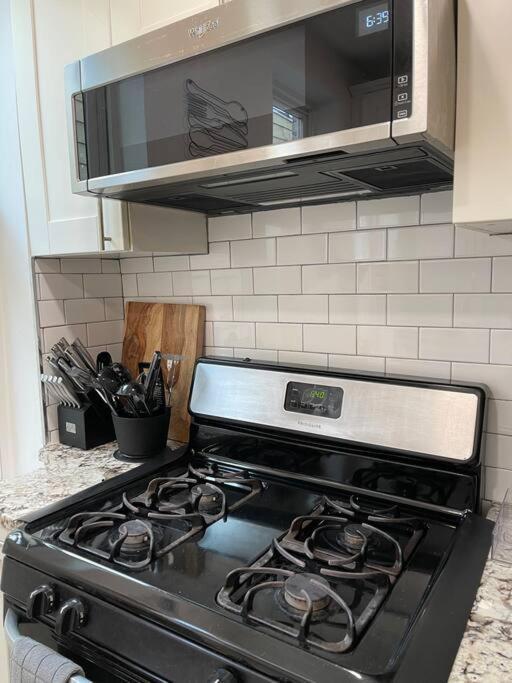 Apartment Derive Stays - Affordable Brooklyn Apt. W/ Balcony *