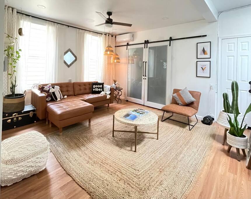 Derive Stays - Affordable Brooklyn Apt. W/ Balcony