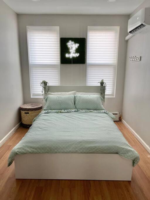Derive Stays - Affordable Brooklyn Apt. W/ Balcony