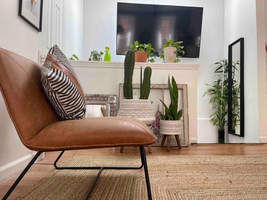 Derive Stays - Affordable Brooklyn Apt. W/ Balcony *