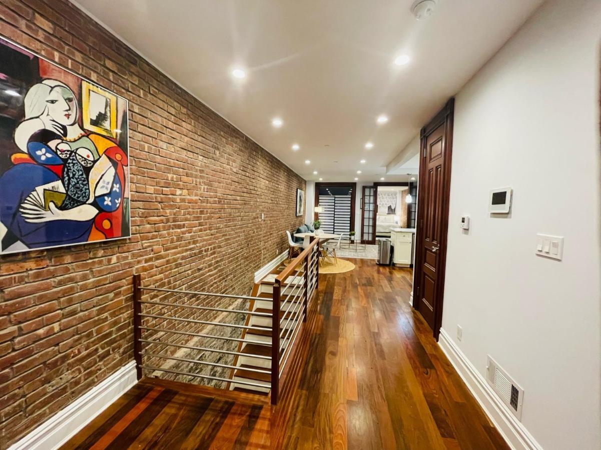 Holiday home Historic Brownstone - Newly Renovated Brownstone On Historic Street With Outdoor Space