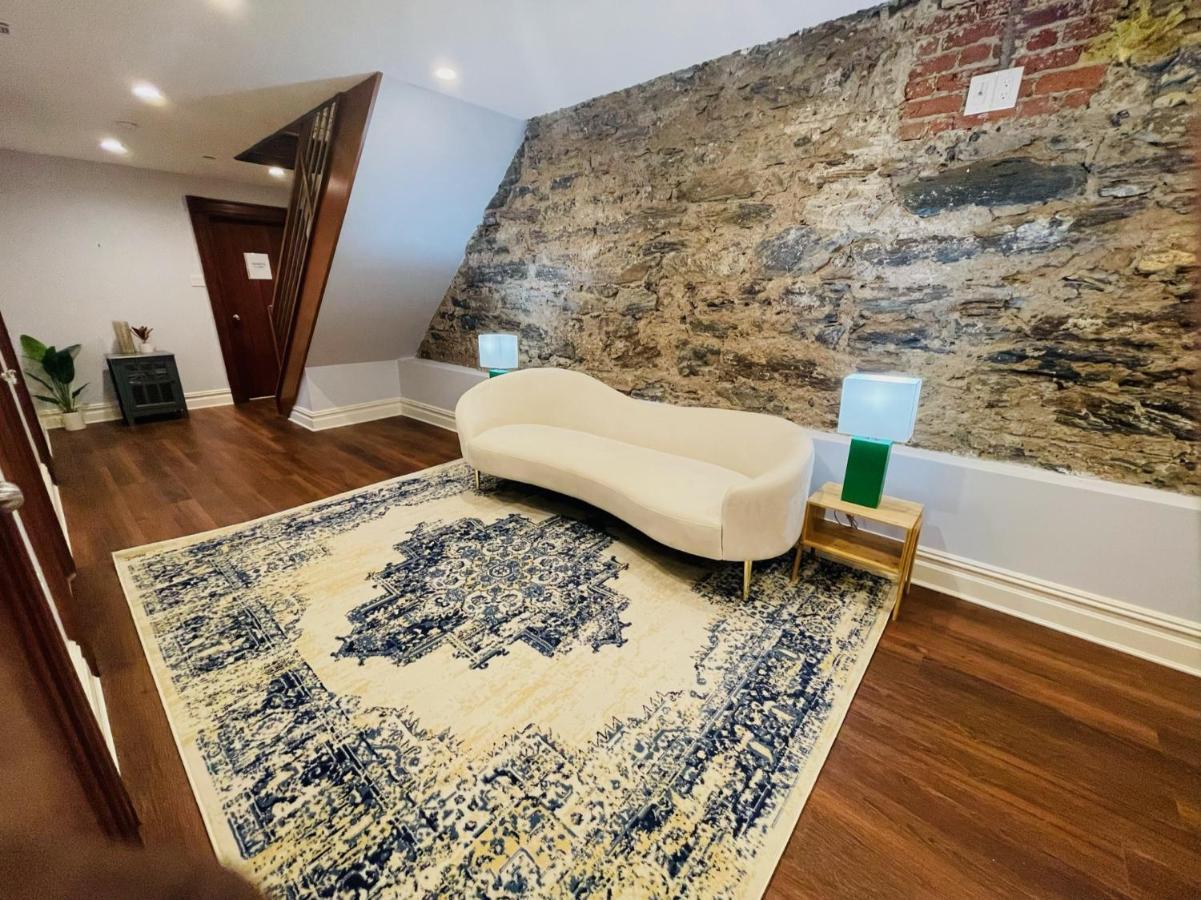 Historic Brownstone - Newly Renovated Brownstone On Historic Street With Outdoor Space *