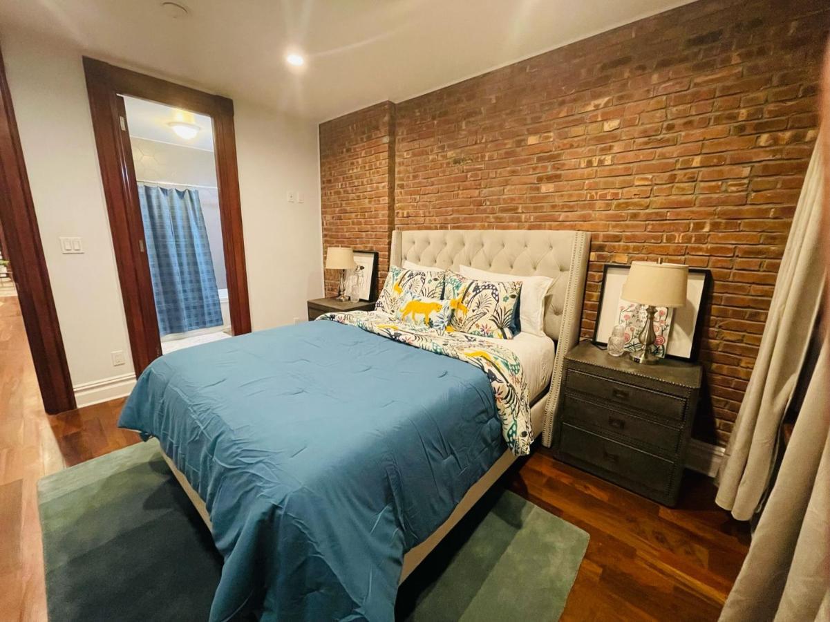 Historic Brownstone - Newly Renovated Brownstone On Historic Street With Outdoor Space Holiday home *