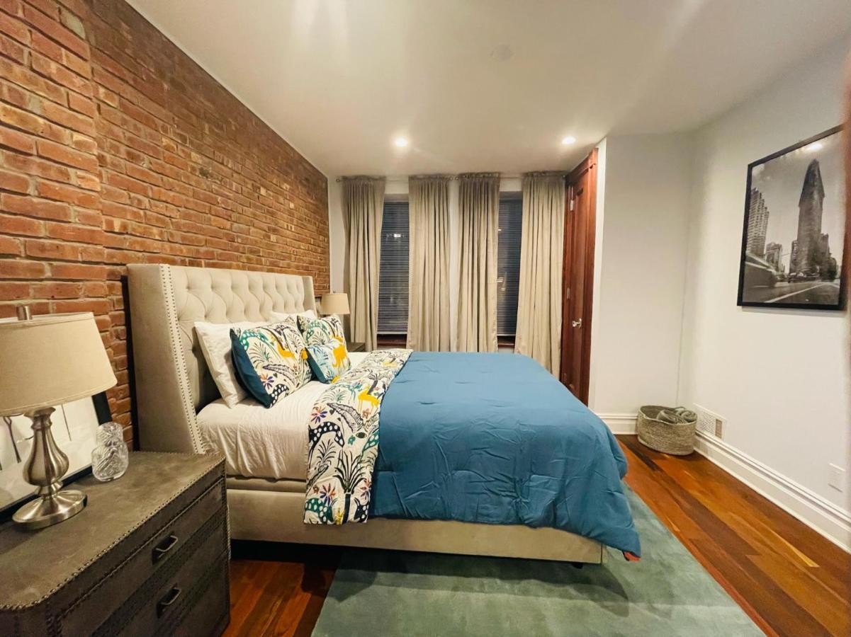 Historic Brownstone - Newly Renovated Brownstone On Historic Street With Outdoor Space Holiday home