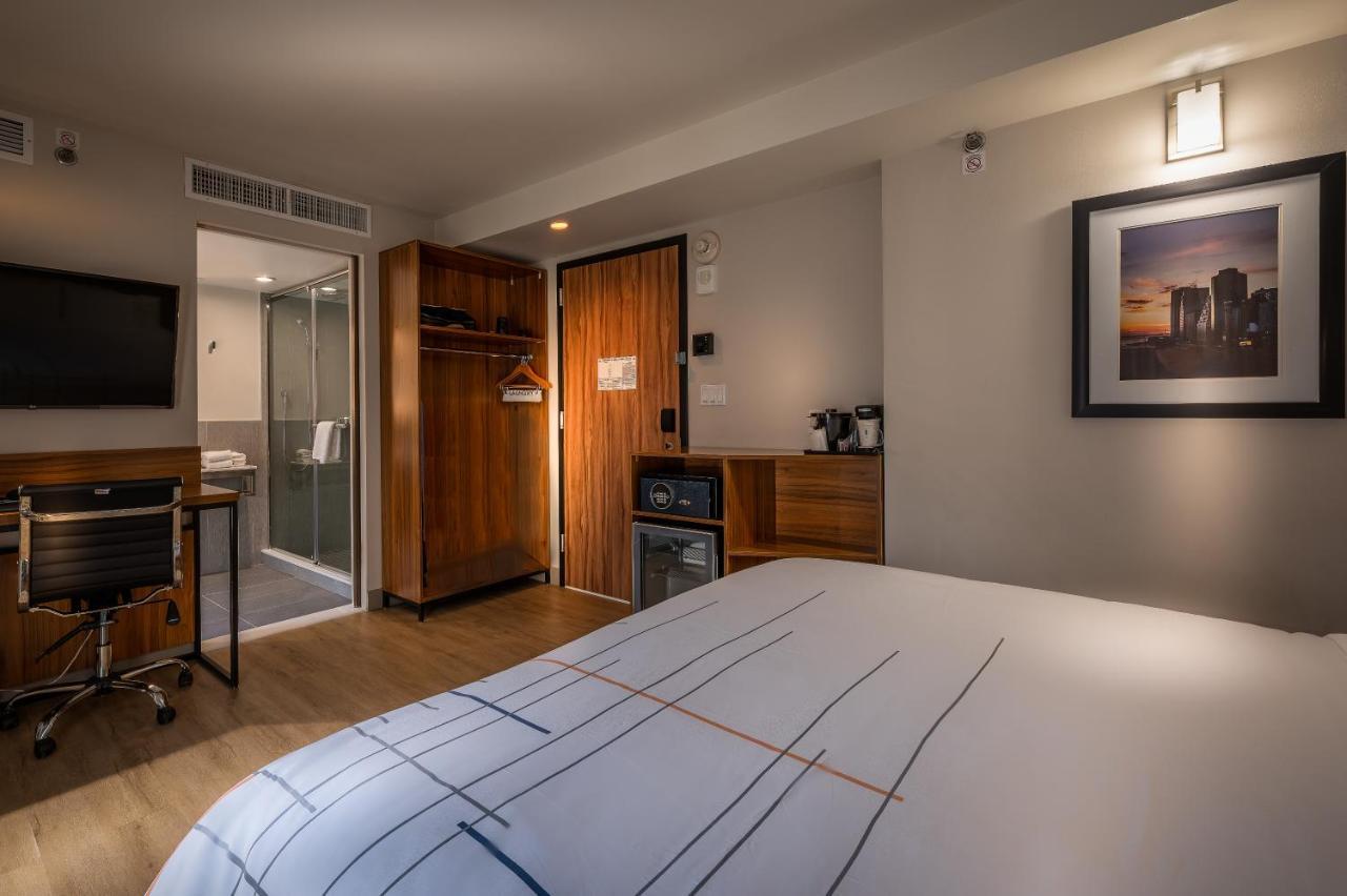 Hotel La Quinta By Wyndham Time Square South 3*