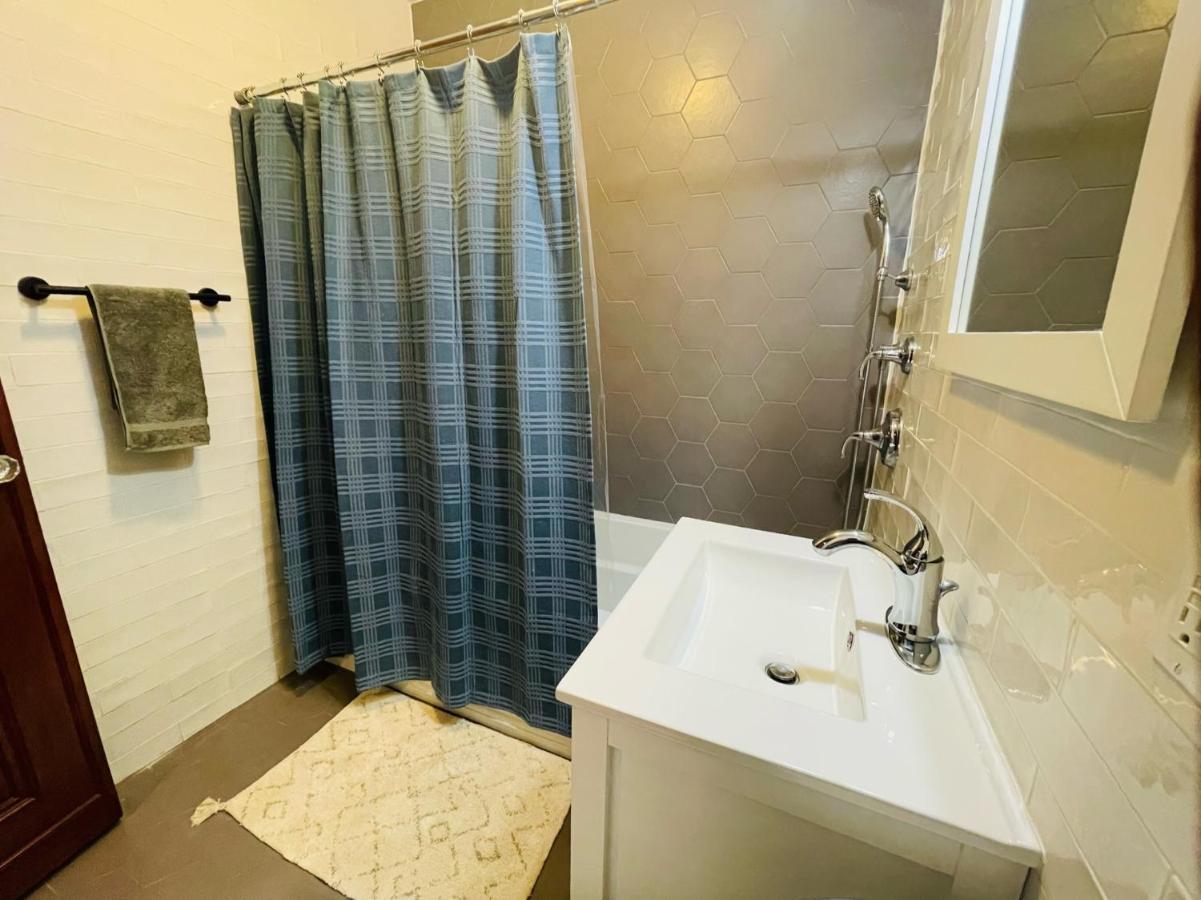 Historic Brownstone - Newly Renovated Brownstone On Historic Street With Outdoor Space Holiday home New York