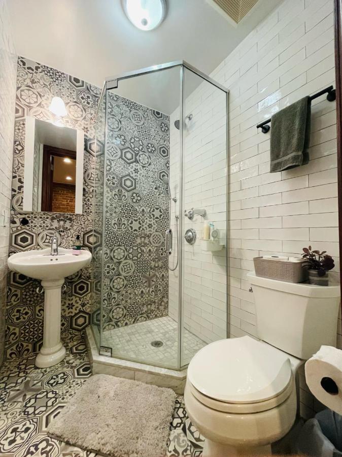 Historic Brownstone - Newly Renovated Brownstone On Historic Street With Outdoor Space Holiday home *