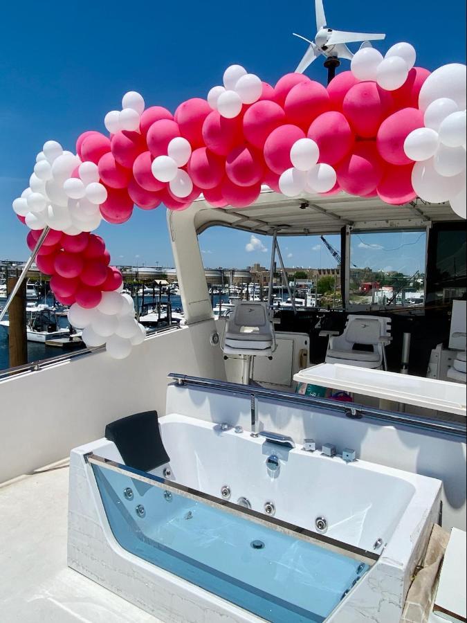 Oceanfront 3-decks @ Yacht