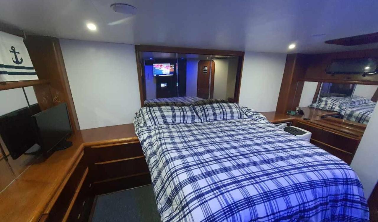 Oceanfront 3-decks @ Yacht Botel