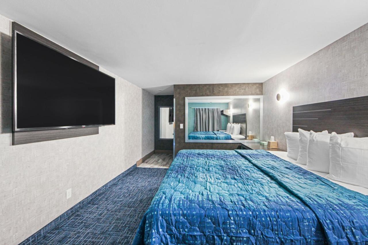 Hotel Opus Bronx Near Bay Plaza Mall New York