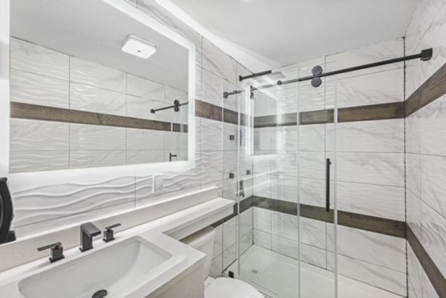 Opus Bronx Near Bay Plaza Mall 3*
