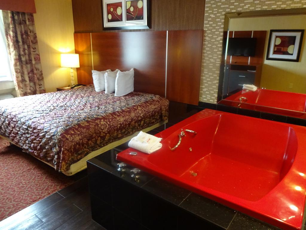 Hotel Ramada By Wyndham Staten Island 3*