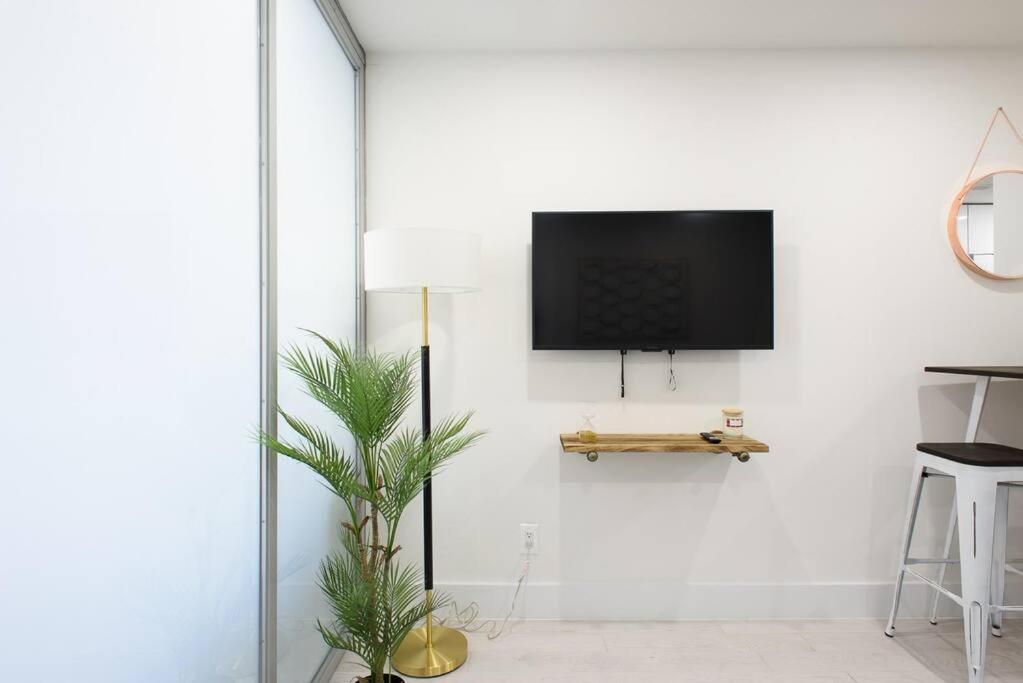Apartment 75-2c Furnished 1br W D Elev Wd Park *
