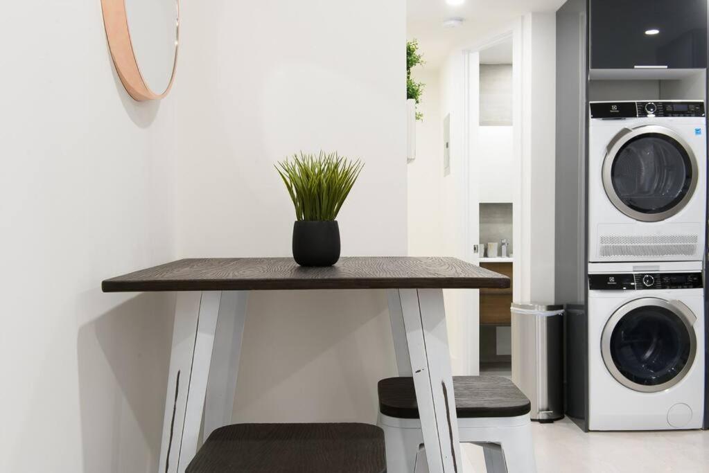 75-2c Furnished 1br W D Elev Wd Park Apartment *