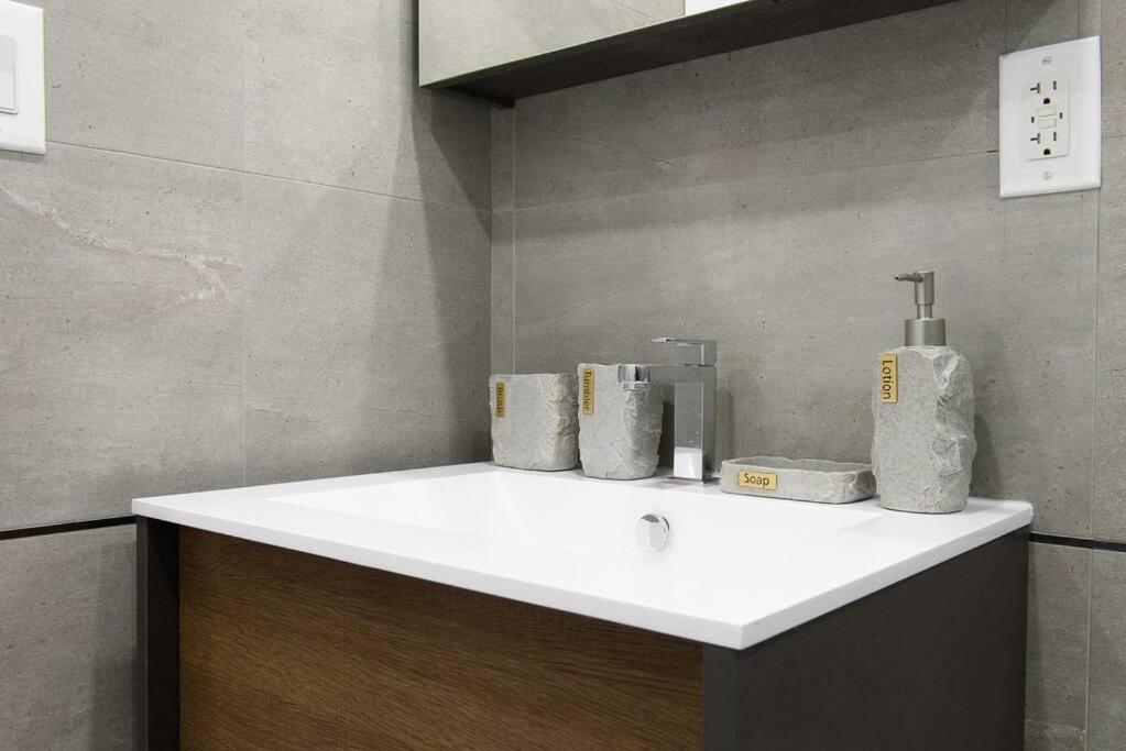 Apartment 75-2c Furnished 1br W D Elev Wd Park