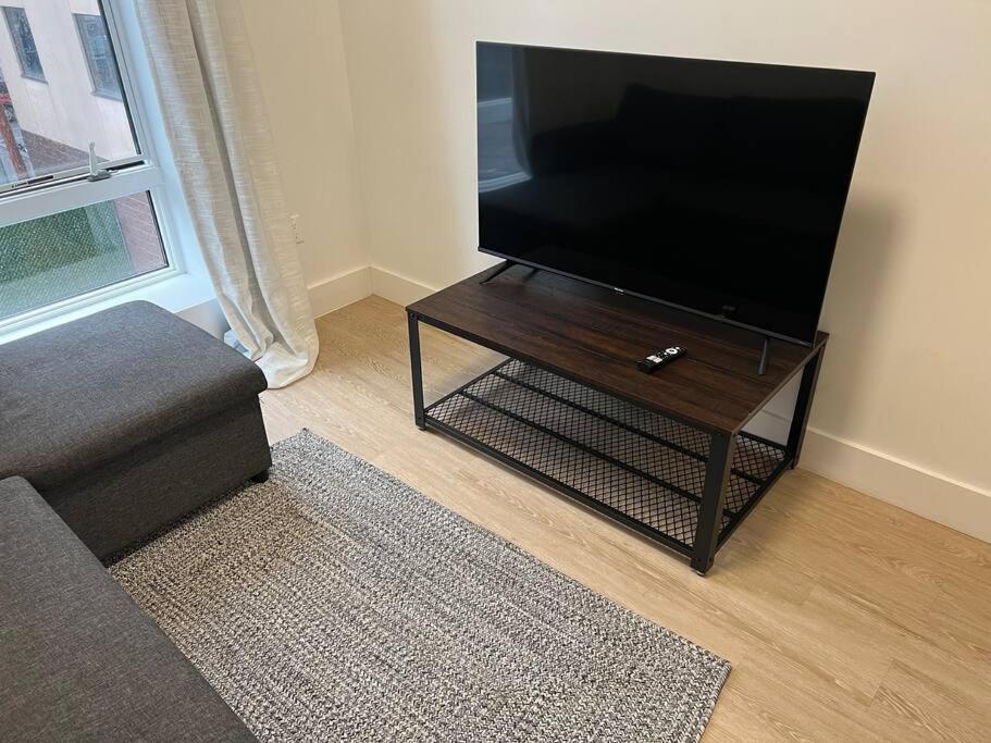 Apartment Modern 2 Bedroom Apt W Pool Table In Heart Of Bklyn *