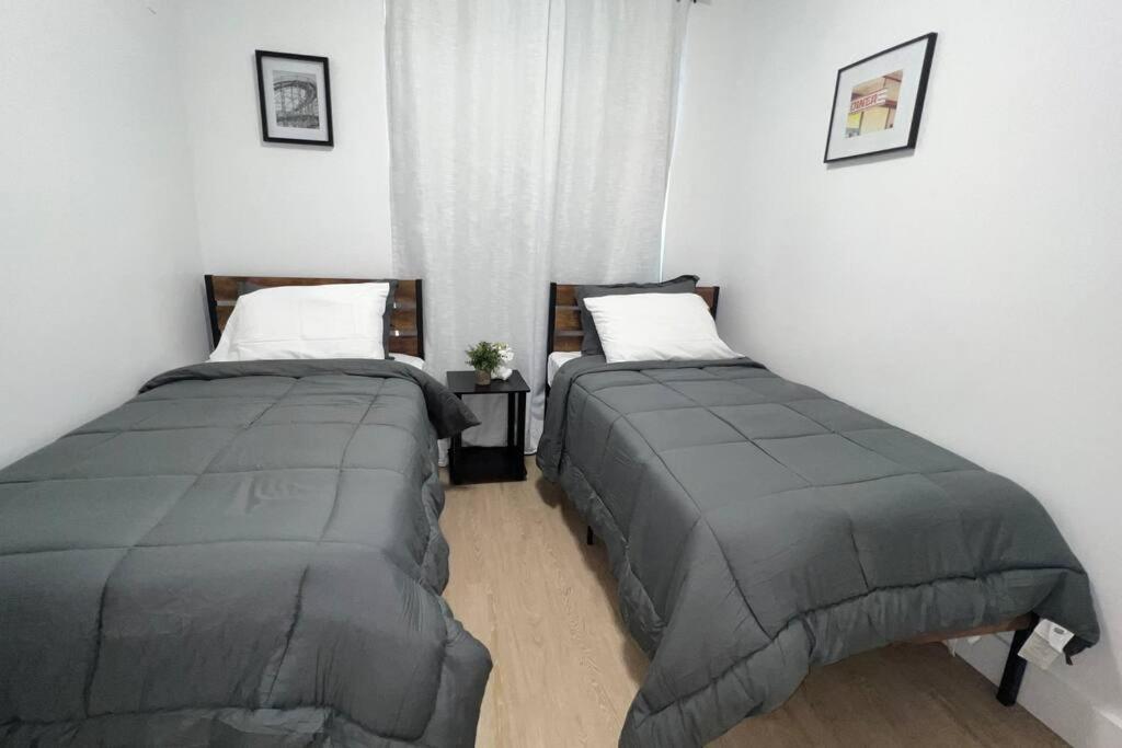 Modern 2 Bedroom Apt W Pool Table In Heart Of Bklyn Apartment *