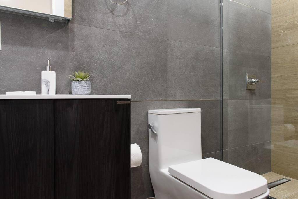 Apartment 1597-5 New Prime Ues W D In Unit *