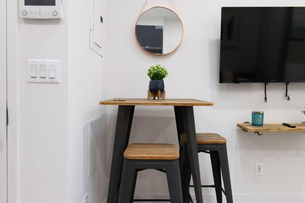 Apartment 78-4b New Quality 1br W&d In Unit Skylights