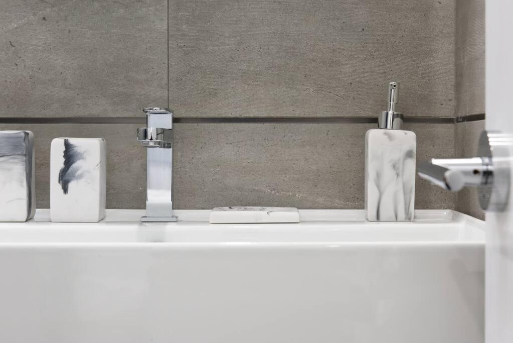 78-4b New Quality 1br W&d In Unit Skylights Apartment