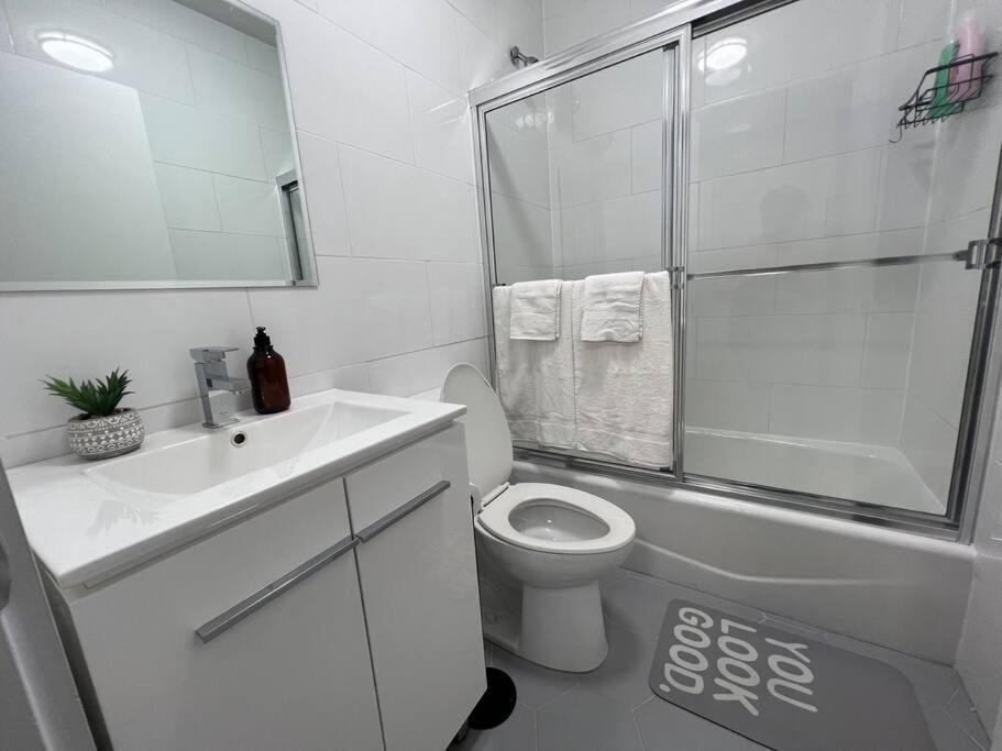 Modern 2 Bedroom Apt W Pool Table In Heart Of Bklyn Apartment *