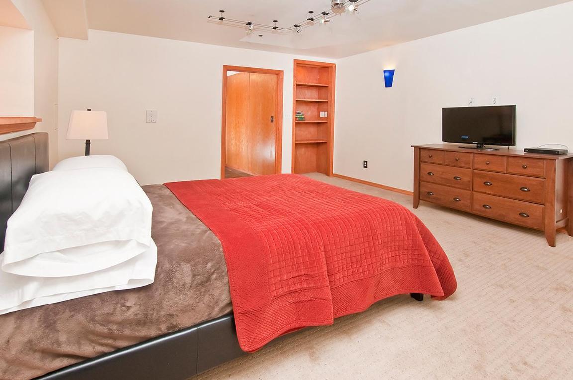 Apartment 136th Unit 1 *
