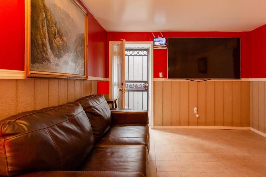 Large Apt, One Block To Train Apartment New York