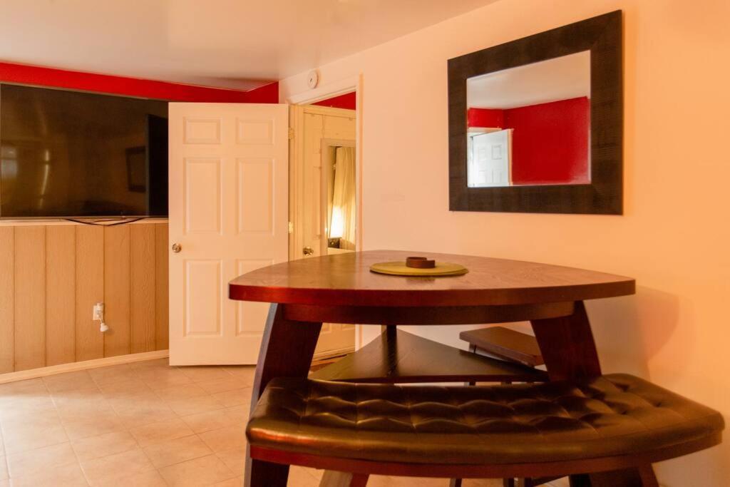 Large Apt, One Block To Train