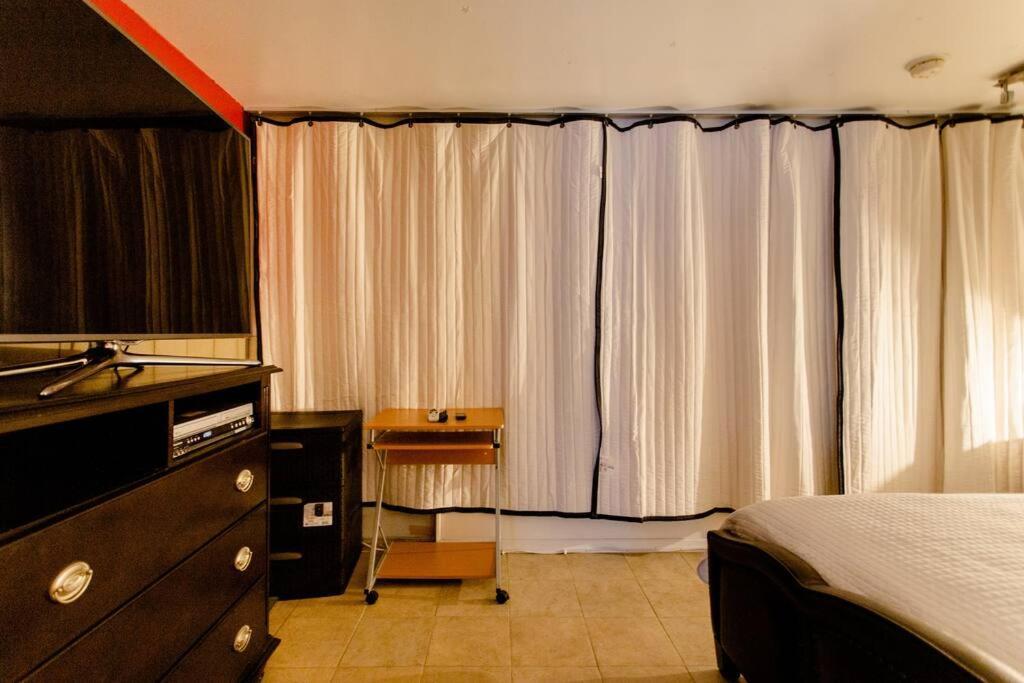 Large Apt, One Block To Train New York