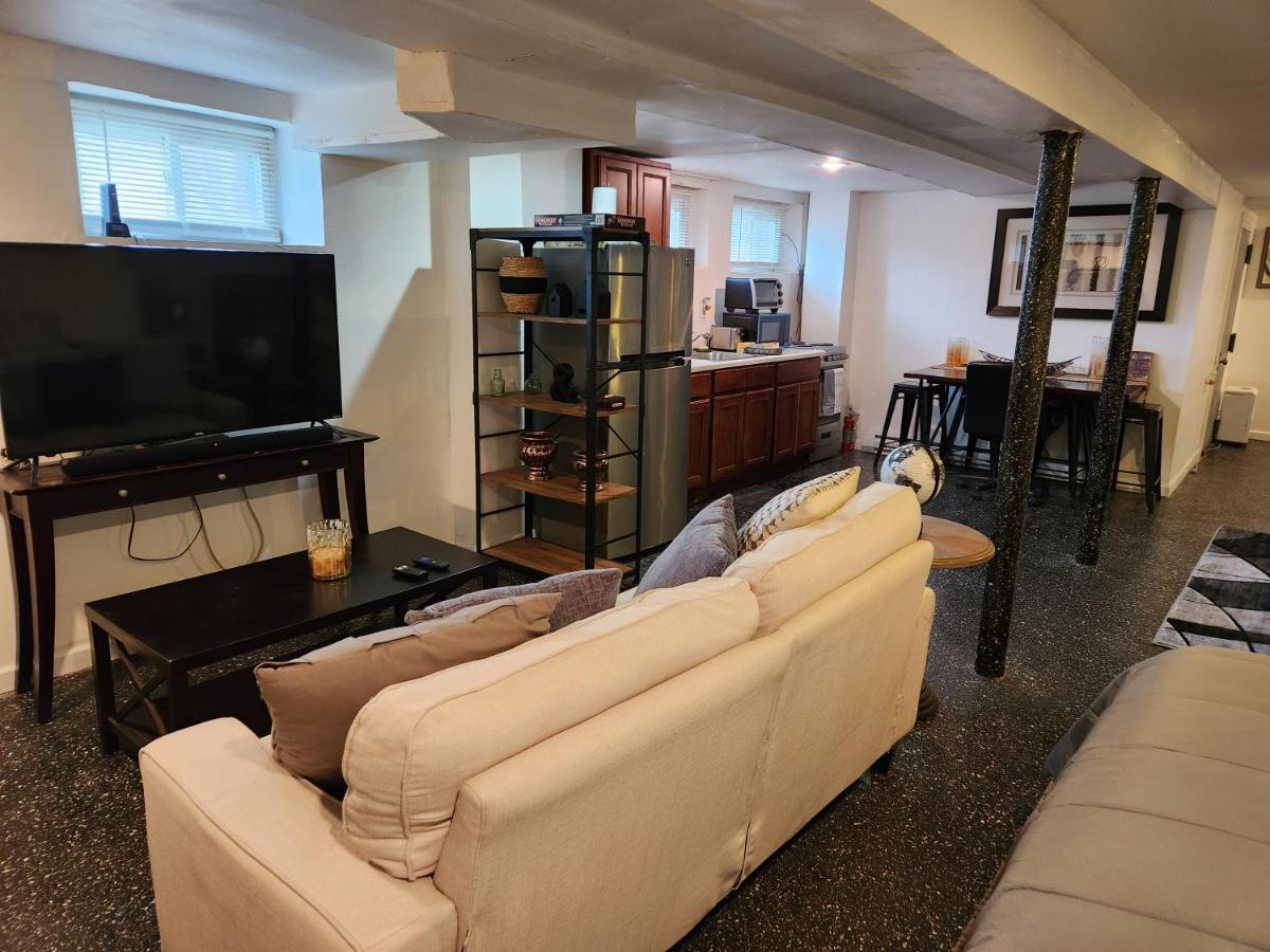 Cozy Studio; Lower Level Unit * New York