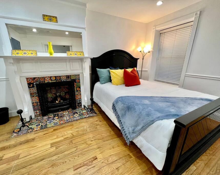 Bed & Breakfast The Caz, A Modern Brooklyn Townhome With Waterfall