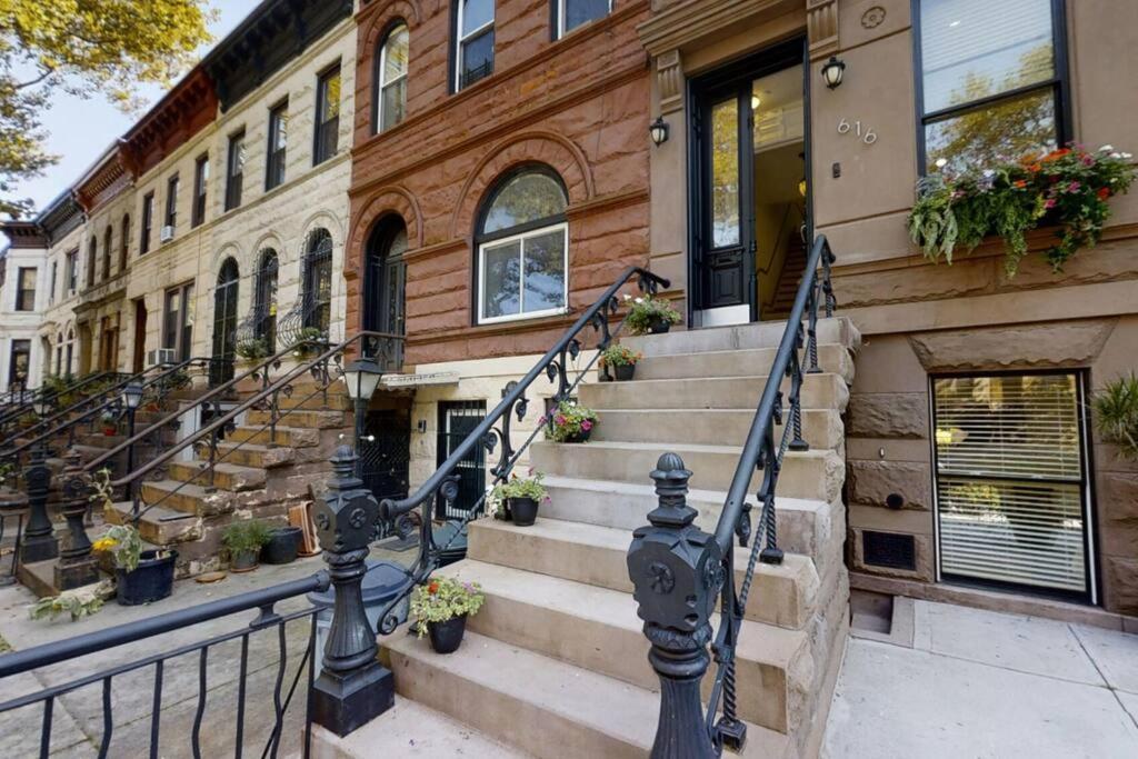 Bed & Breakfast The Caz, A Modern Brooklyn Townhome With Waterfall *