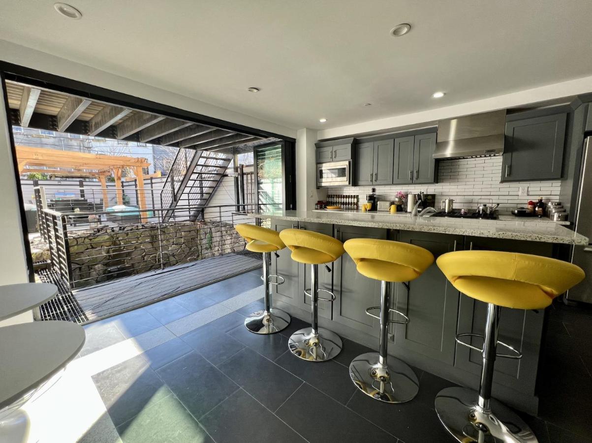 The Caz, A Modern Brooklyn Townhome With Waterfall Bed & Breakfast New York