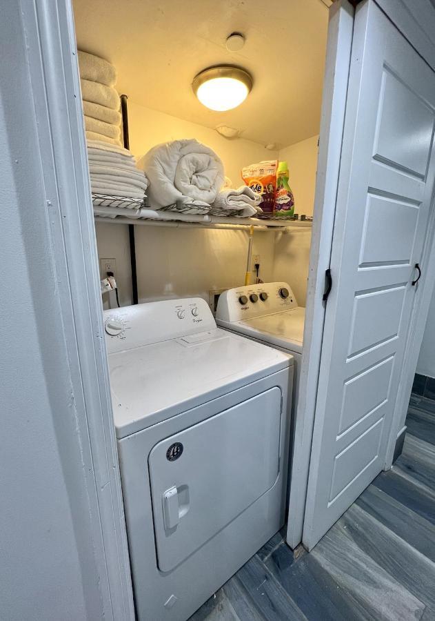 Bed & Breakfast The Caz, A Modern Brooklyn Townhome With Waterfall *