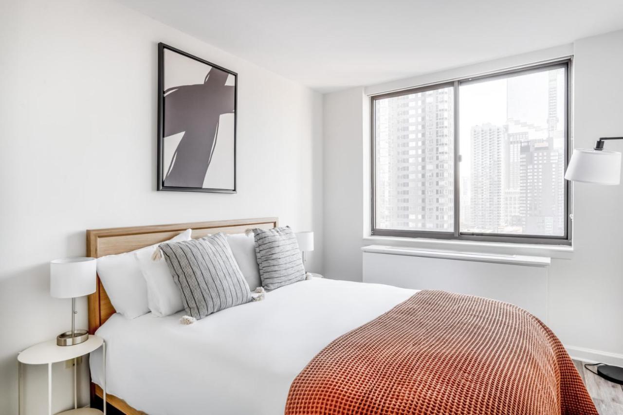 Midtown West 2br W Doorman Gym Wd Nr Times Sq Nyc-1067 Apartment