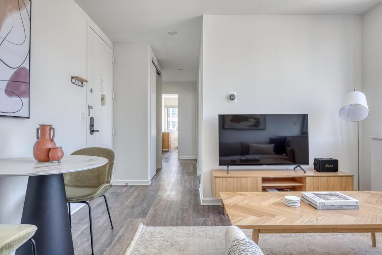 Apartment Midtown W 2br W Gym Wd Nr Times Sq Nyc-898 New York