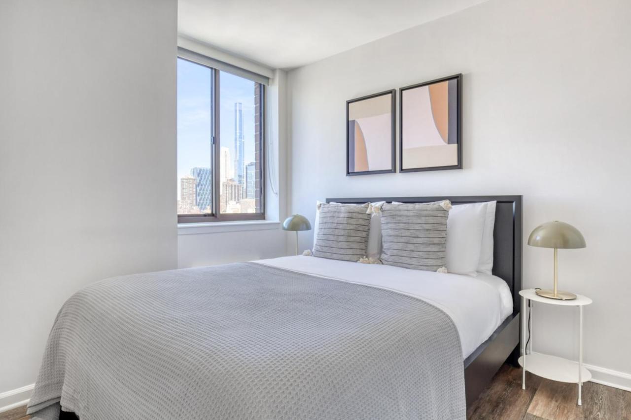 Apartment Midtown W 2br W Gym Wd Nr Times Sq Nyc-898 *