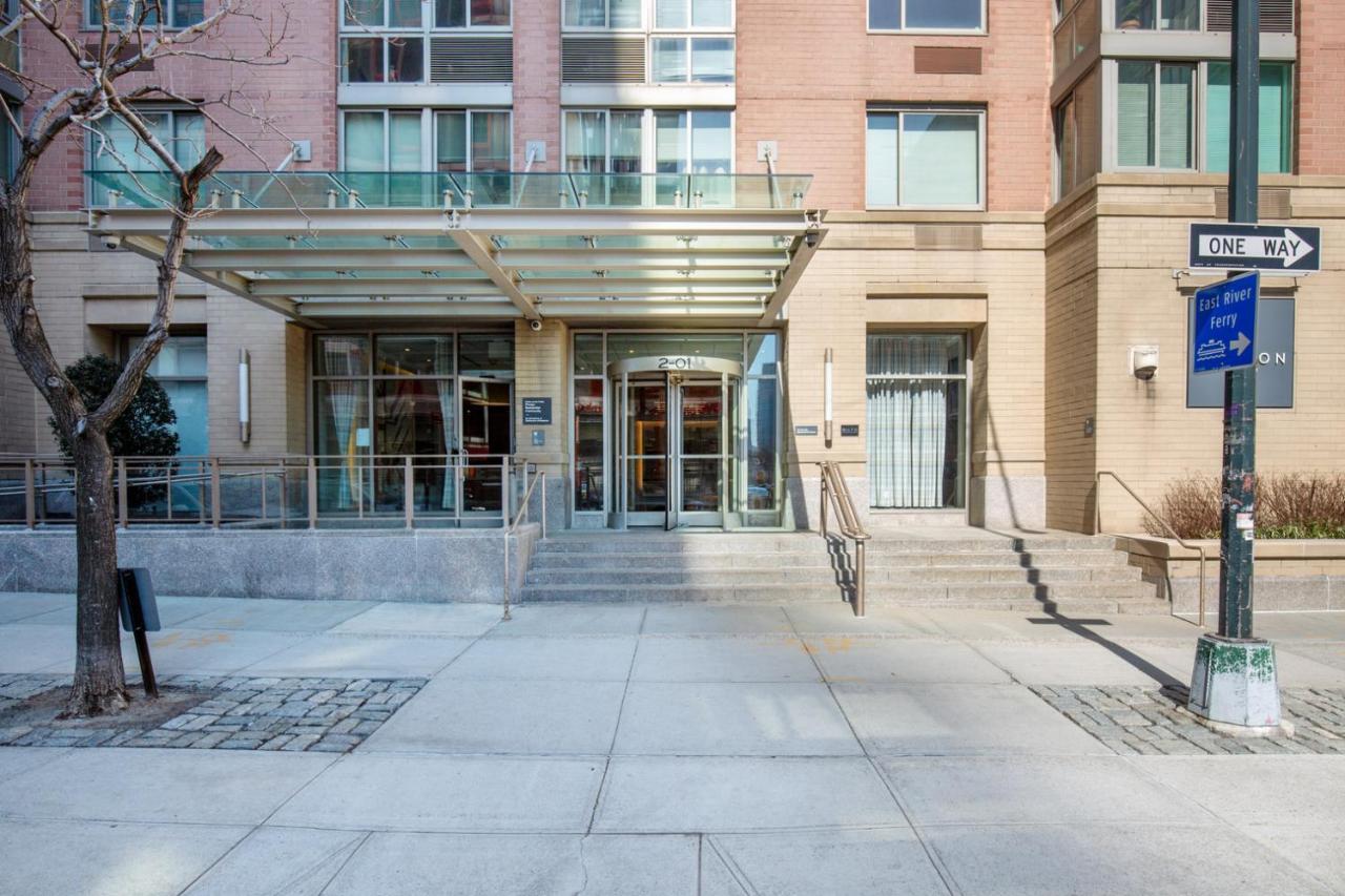 Lic 2br W Wd Elevator Doorman Nr E River Nyc-766 *